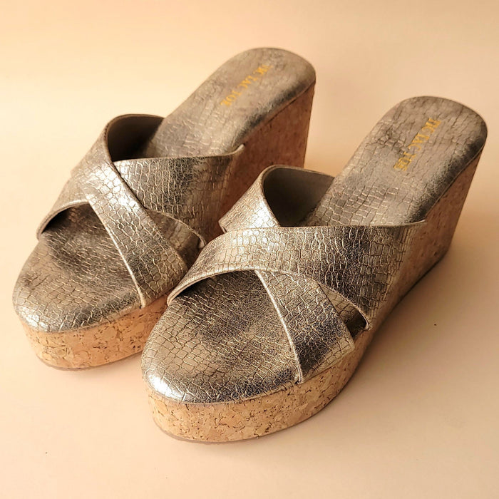 Dull Gold Textured Cross Wedge