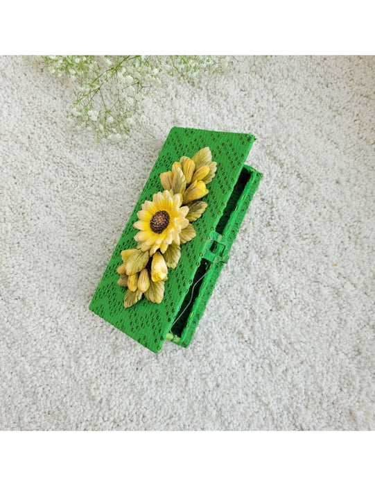 Nature'S Delight Combo: Floret Tang Envelope Box And Pine Sunflower Gaddi Box