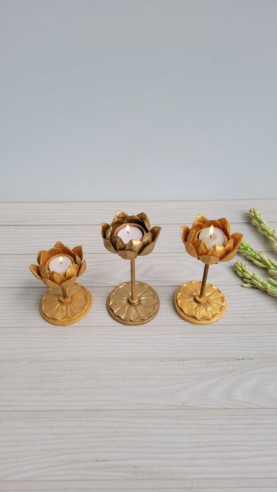 Perched Royal Lotus Tealight Holder (M)