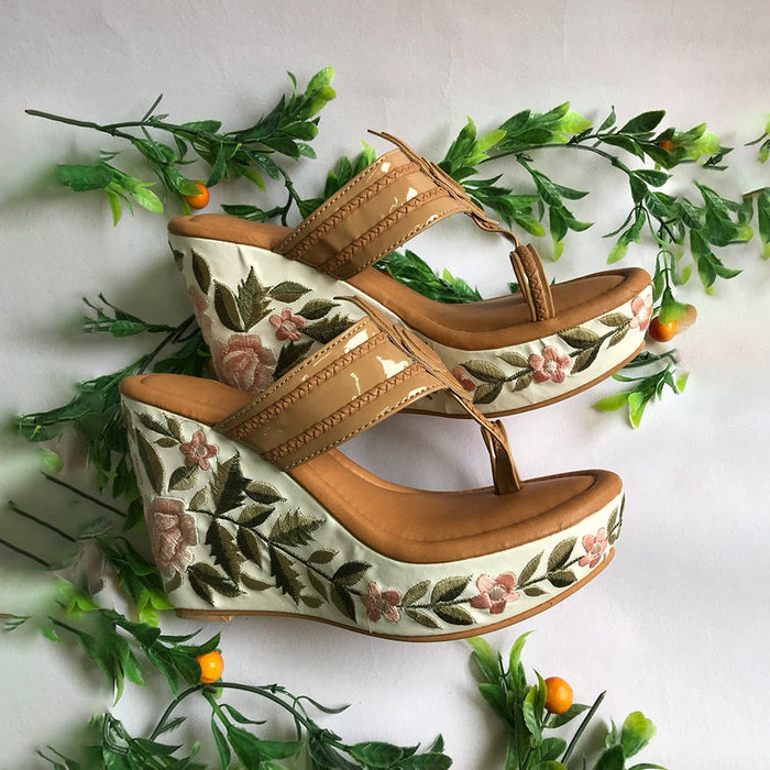 Nude Kolapuri Wedges