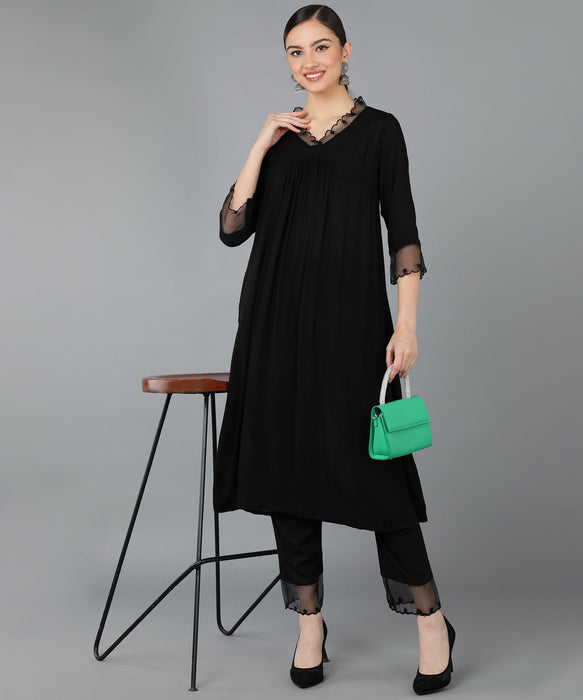 Black Solid Straight Kurta & Trouser