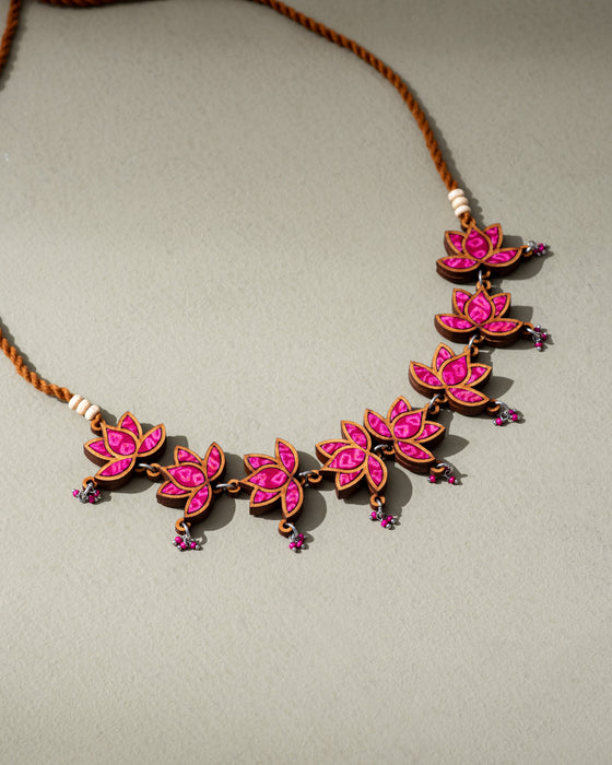 Pink Georgette Bandhani Fabric And Wood Choker Necklace