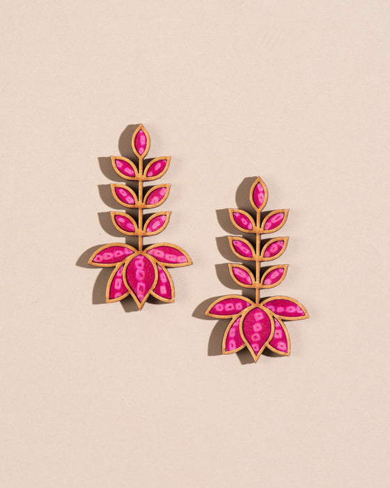 Pink Pure Georgette Bandhani Fabric And Wood Earrings