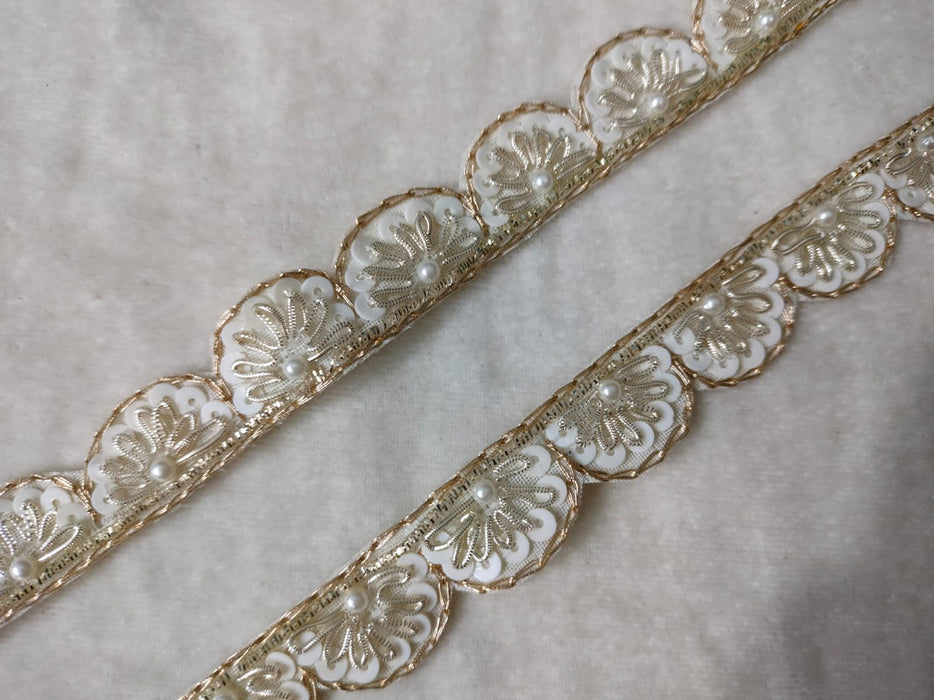 White Gold Elegance: Scalloped Zardozi Handwork Trim