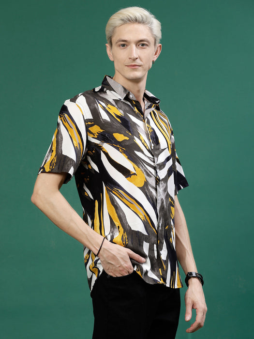 Men's Abstract Print Curved Hemline Shirt