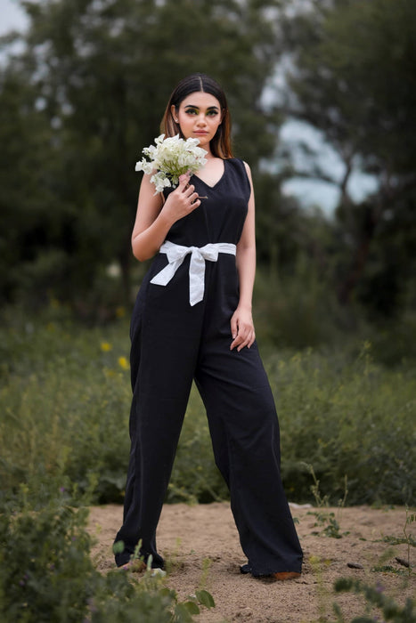 V NECK BOLD BLACK JUMPSUIT