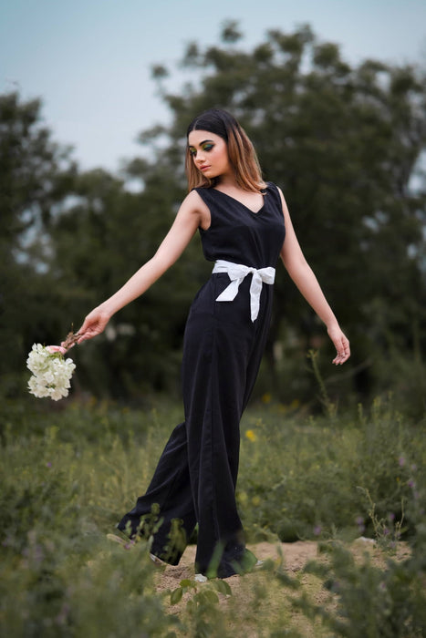 V NECK BOLD BLACK JUMPSUIT