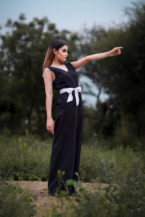 V NECK BOLD BLACK JUMPSUIT