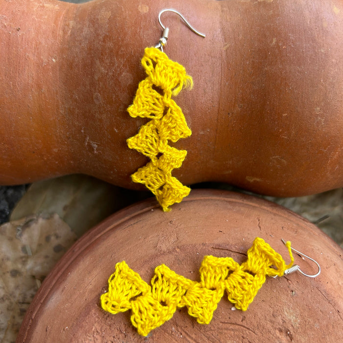 TULIP CROCHET EARRING