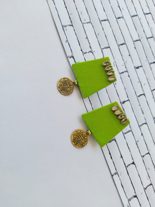 Kundan Simple Golden Coin Studs Earrings