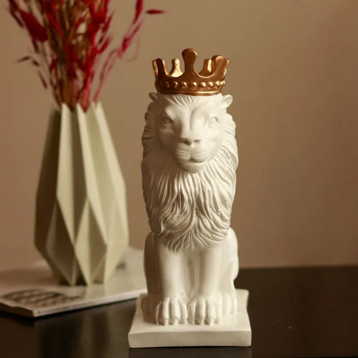 White Lion king sculpture