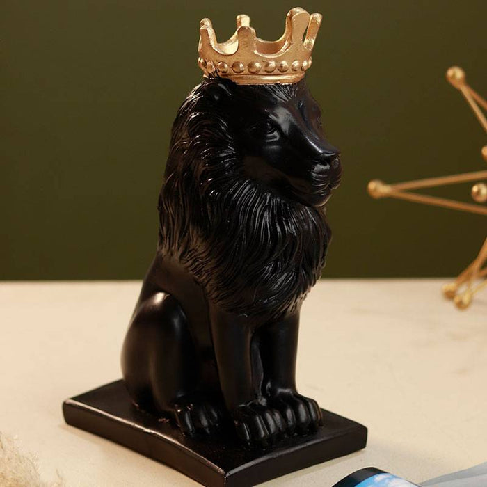 Black Lion king sculpture