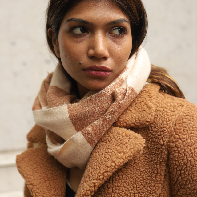 Handloom Cashmere Muffler - Peach Broad Lined