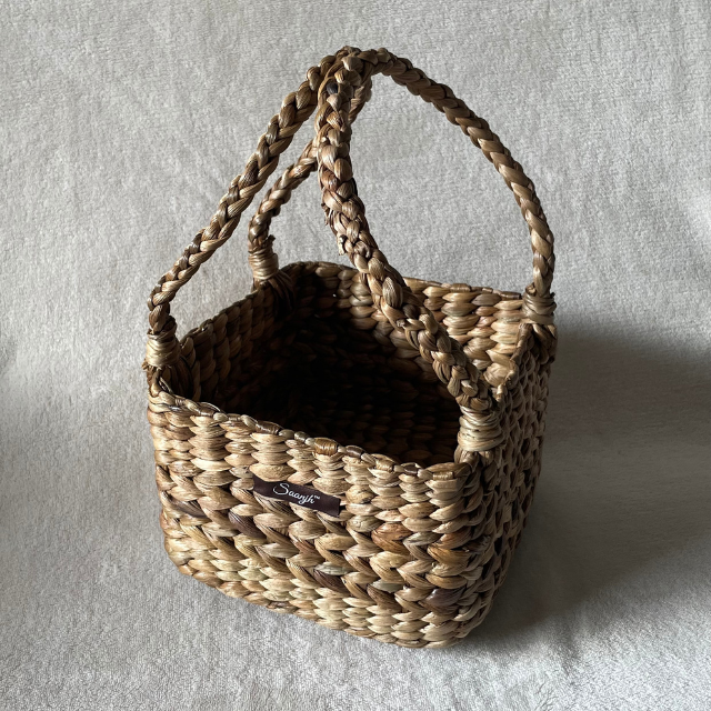 Shaded Straw Double Handle Gift Basket