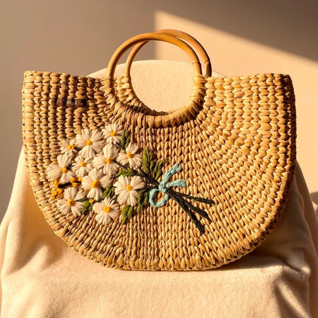 White Flower Water Reed Handwoven Embroidered Handbag