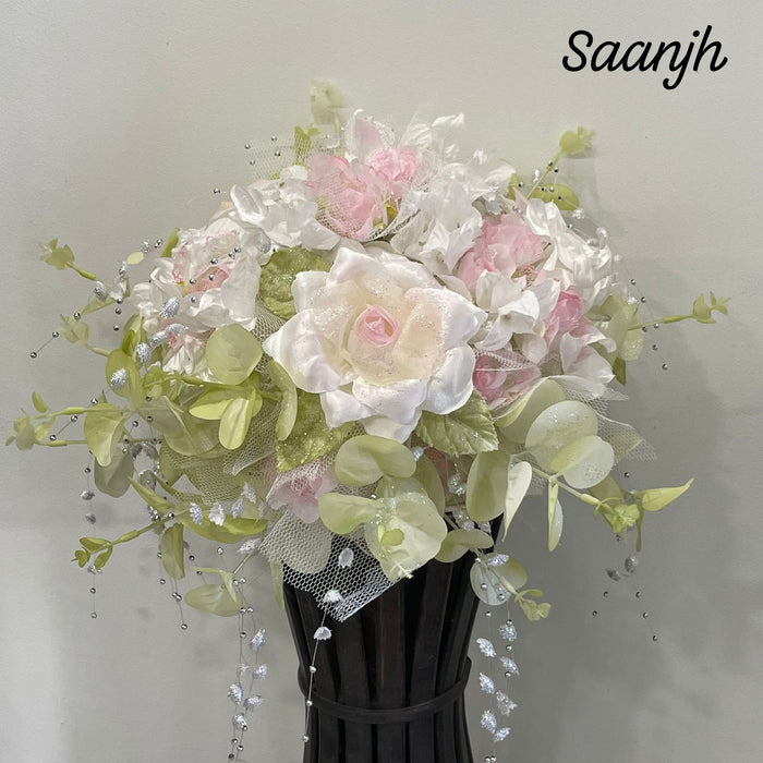 Keepsake Floral Bouquet White flowers