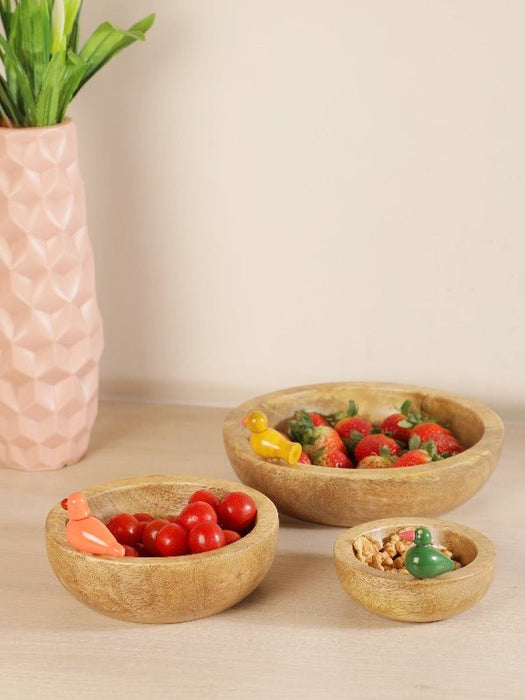 Round Wooden Bowls With Birdie Figurine Set Of 3