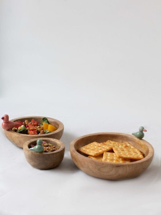 Round Wooden Bowls With Birdie Figurine Set Of 3