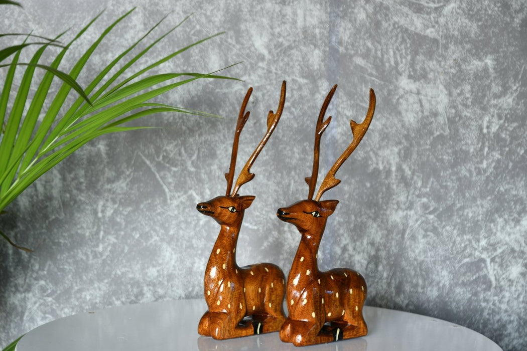 Pair of wooden sitting deer