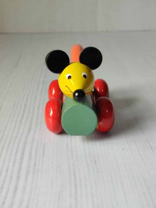 Wooden Mouse Pulling Toy With Wiggling Design